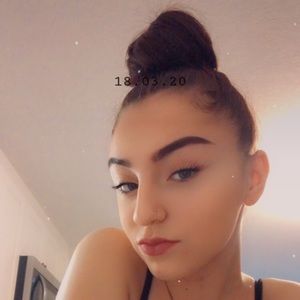 Meet your Posher, Leonora